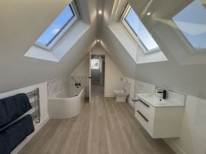 FAMILY BATHROOM- click for photo gallery